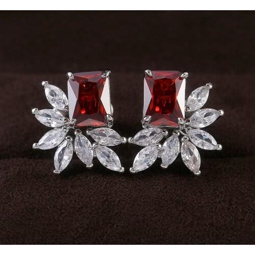 Huitan Gorgeous Bridal Wedding Engagement Earrings Dazzling Cubic Zirconia Modern Design Party Statement Stud Earrings for Women