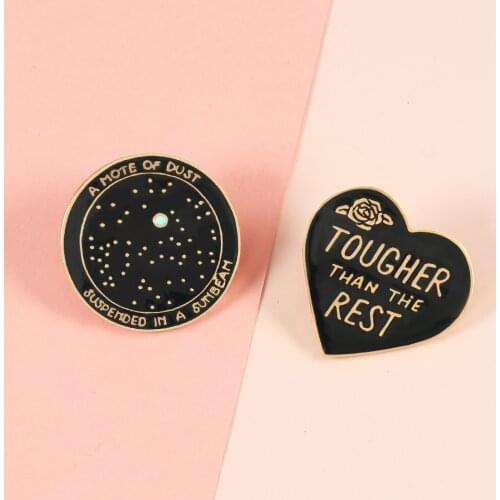 Rose Black Heart Metal Pin Round Brooches Dark Black Enamel Pins Badge Denim Shirt Bag Accessories Lapel Pin Gothic Jewelry Gift