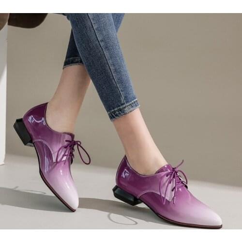 US4-13 Womens Pointed Toe Patent Leather Match Colors Wingtip Shoes Lace up Strange Low Heel Plus Size 4Colors New Arrival