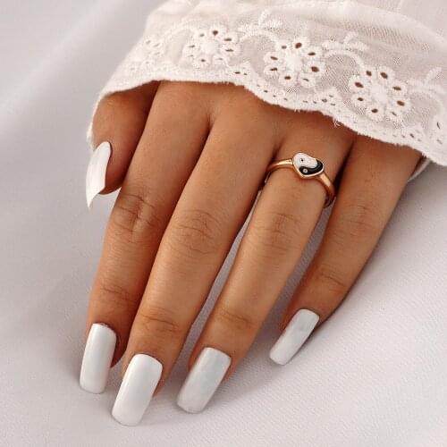 New Ins Love White Black Heart Tai Chi Ring Temperament Yin Yang Small Heart Rings For Women Girls Couple Fashion Jewelry Gift