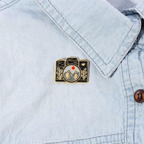 Vintage Camera Enamel Pin Custom Black Gray Badge Brooch for Bag Clothes Lapel pin Outdoor Photography Jewelry Gift for Friends