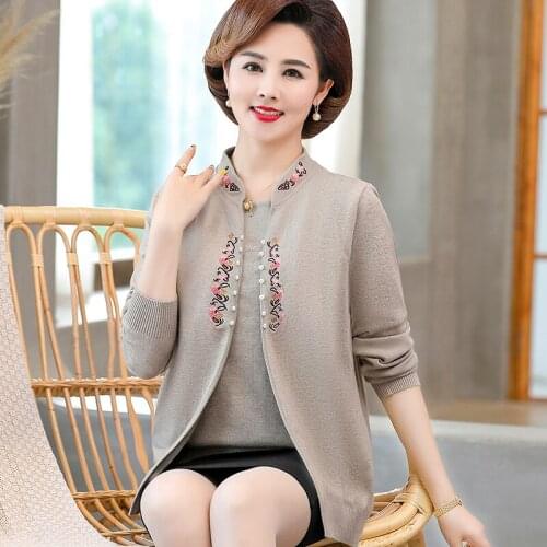 Womens Sweaters Middle-aged Mother High-end Sweater Long Sleeve Embroidery Fake Two Pullover Elegant Women Coat Plus Size M-4XL