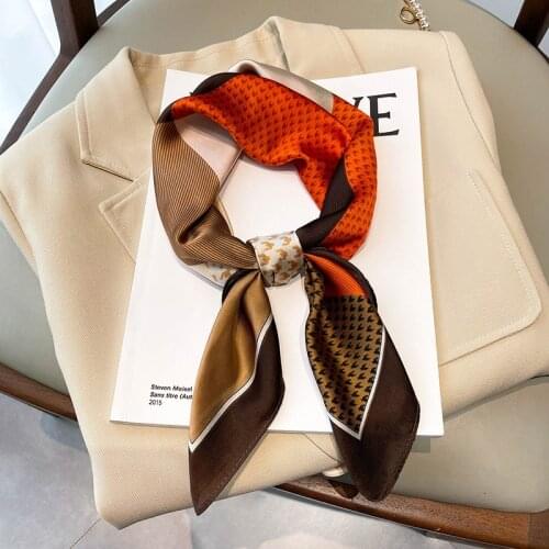 2021 Luxury 70X70CM Square Towel Autumn Sunscreen Silk Scarves Female Popular Dustproof Kerchief Fashion Carriage Print Shawls