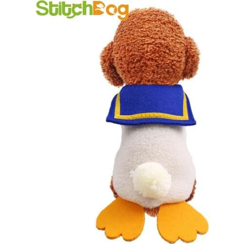 Pet dog cat warm and comfortable clothing in autumn and winter