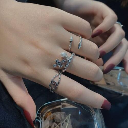 Retro Personality Woven Geometric Flower Ring with Silver Plated Opening Adjustable Chain Ring for Womens Hip Hop Party Jewelry