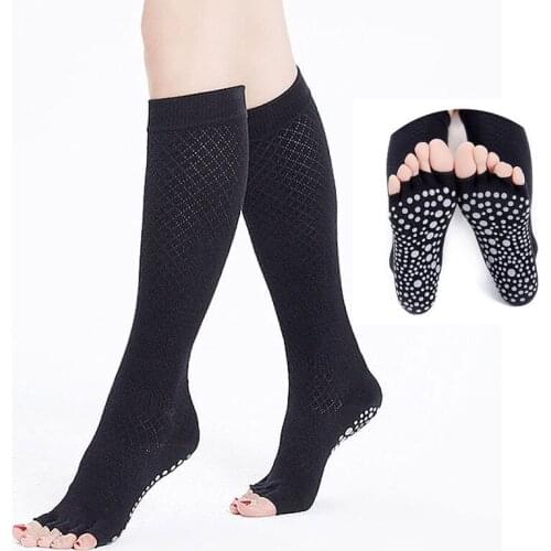 Long Cotton Women Five Toes Socks Anti-slip Ladies Knee High Skid Resistance Dots Pattern Printing Female Five Toe Sports Socks