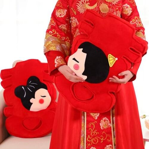 A pair of wedding supplies press doll