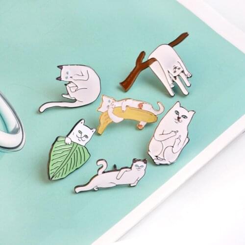 Funny cat enamel pin Weird posture Erect middle finger hug banana brooch for women Shirt bag jewelry White kitty Lapel pin badge