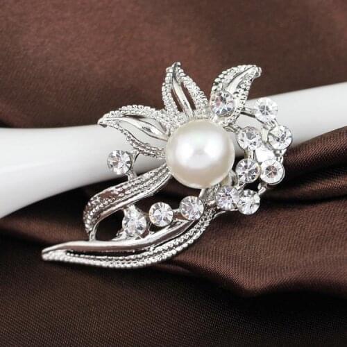 New Korean Fashion Elegant Pearl Rhinestone Collar Pin Brooch Scarf Buckle For Women Bag Jewelry Accessories