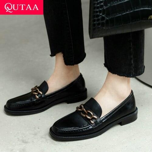 QUTAA 2021 Genuine Leather Square Low Heels Casual Round Toe Female Shoes Spring Autumn Metal Chains Basic Women Pumps Size34-39