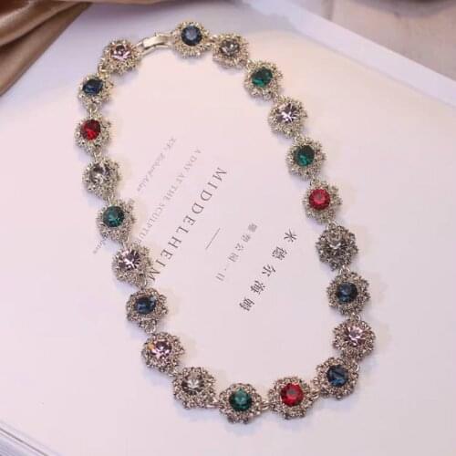 Luxurious and shiny large rhinestone natural crystal necklace,collarbone chain,is the best jewelry for the brides wedding party