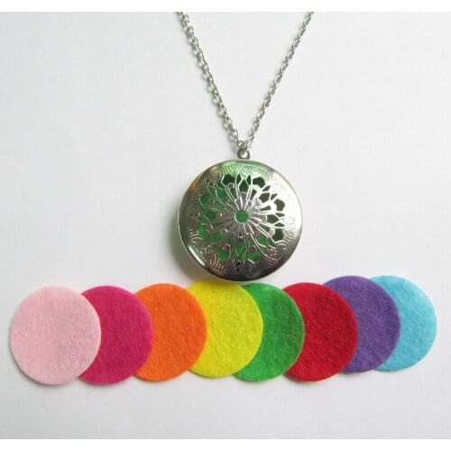 Hot sale 1 necklace with 8pcs felt pad round pendant essential oil diffuser necklace short statement necklace