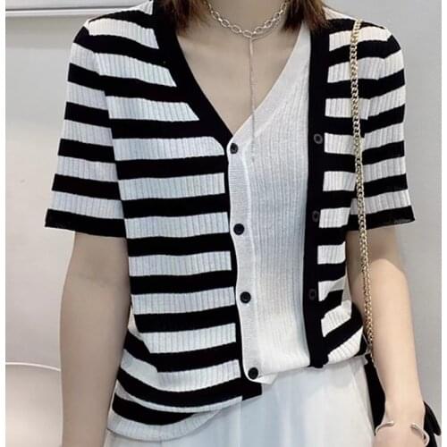 Ropa De Moda Mujer 2021 New Moda Coreana V-neck Kawaii Single Breasted Knitted Stripe Black White Patchwork Top Woman T-shirts