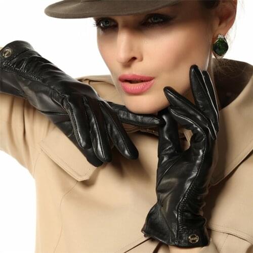 Hot new 2018 Women Gloves Wrist Short Slim Genuine Leather Glove Female Fashion Goatskin For Winter Driving Plus Thermal EL035NN