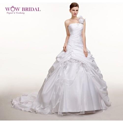 Wowbridal Graceful White Wedding Dress 2021 Simple-Designed Strapless Appliqued One-Shoulder Charmeuse Tiered Pleat Ball Gown
