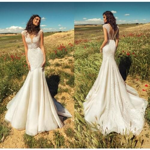 2020 New Wedding Dresses V-Neck Capped Sleeves Lace Appliques Wedding Gowns Button Back Sweep Train Mermaid Bridal Dress