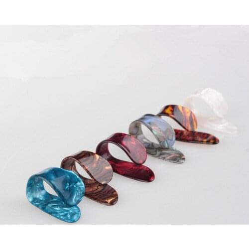 1Pc Guitar Pick Plastic Plectrum Thumb Index Finger Guitar Pick Nail Protection Music Instrument Tool Accessory Random Color