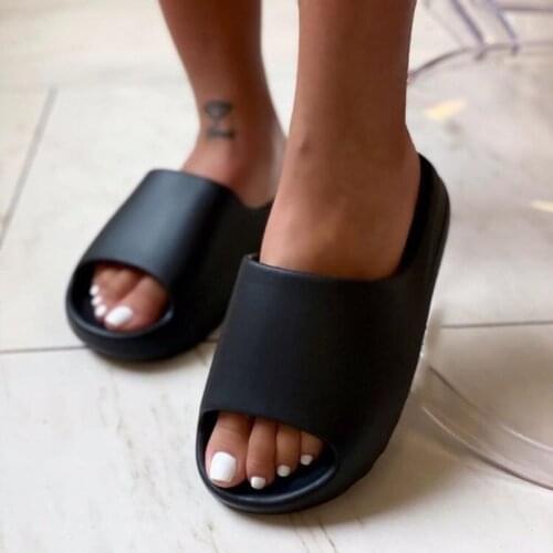 2021 New Comfortable Soft Slippers Women Non-slip Bathroom Home Shoes Outdoor Web Star Flat EVA Thick Sole Slides Women Sandals