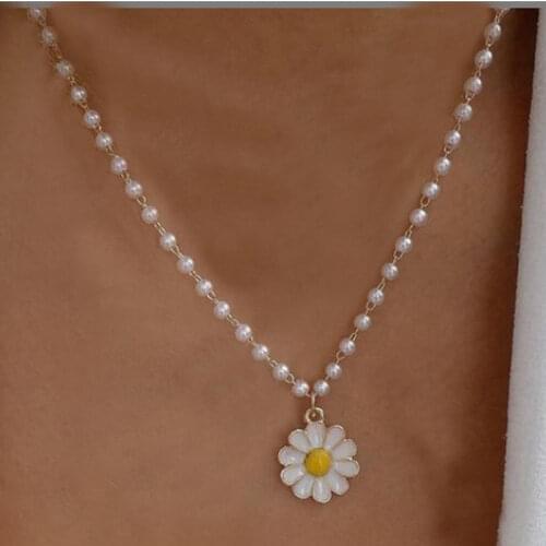 Elegant Imitation Pearl Daisy Choker Necklace for Women Flower Pendant Beads Neck Short Chain Female Summer Boho Jewelry Gifts