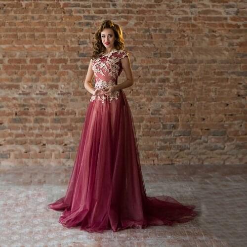 2021 Hot Sale Charming Lace A Line Short Sleeve Evening Gowns Long Jewel Neck Illusion Back Wedding Party Dresses Appliqued