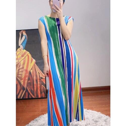 2021 summer womens new striped print dress Miyak fold Fashionable plus size slim high elastic mid-length A-line dress tide