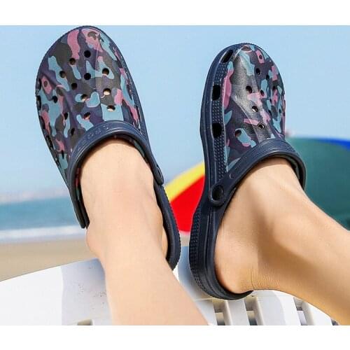 Mens Clogs Summer Shoes Men Slippers Breathable Non-slip Mules Male Garden Shoes Casual Beach Sandals