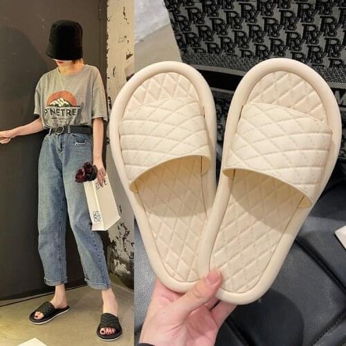 2021 New Diamond Slippers Female Summer Student Korean Cute Cartoon Home Indoor Comfortable Womens Shoes