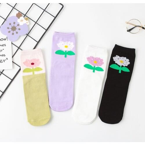 Yishine 10 Pairs Streetwear Candy Flowers Cute Socks Women Japanese Korean Harajuku Style Kawaii Socks Autumn Winter for Ladies