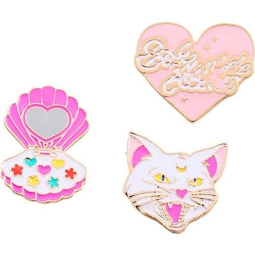 New Enamel fashion letter peach heart cat makeup box beautiful personality brooch female couple boutonniere holiday gift
