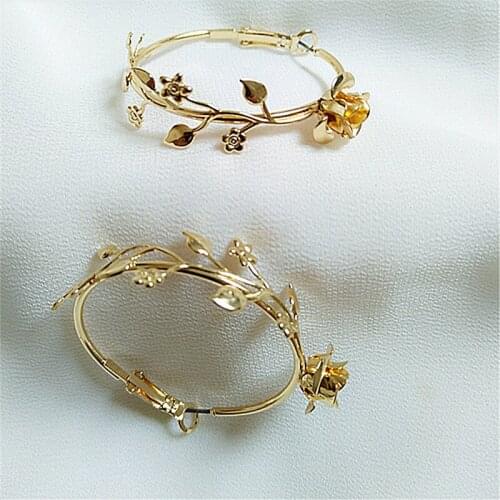 Personality Gold Plated Carving Rose Flower Hoop Earrings for Cocktail Party Womens Exaggeration Earrings Wedding Jewelry Gifts