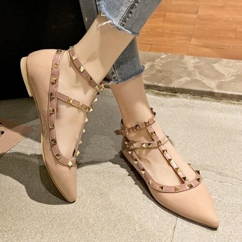 Women Flats T Strap Rivets Dress Shoes Patent Leather Ankle Strap Rivet Sandals Black Female Fashion Designer Shoes Woman 7605G