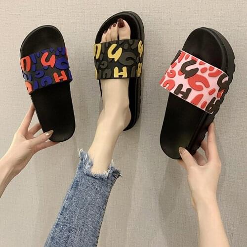 Women Summer Can Be Launched Ins Tide Wear Online Celebrity Fashion Sandals Slippers Anti-slip Home with Thick Sponge Cake Beach