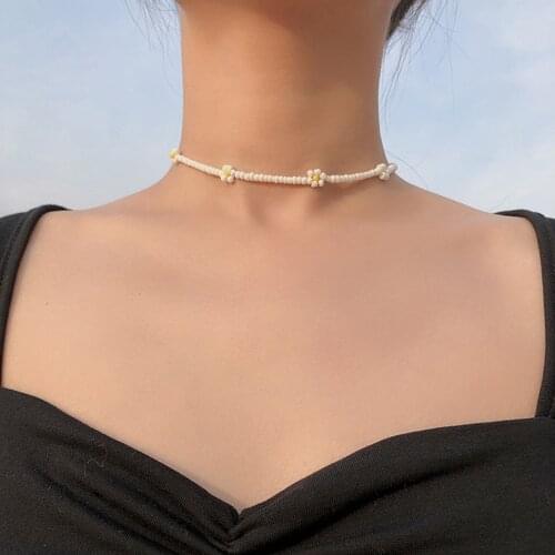 2021 New Trendy Manual Beaded Choker Colorful Transparent Daisy Flowers Acrylic Necklaces for Women Summer Hot Jewelry