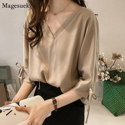 Plus Size Autumn Chiffon Blouse Women Bow Flare Sleeve V Neck Solid Women Shirts Blouses Loose Casual White Shirt Blusas 1034 40