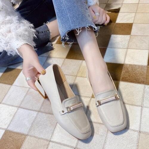 New Low Heel Pumps Ladies Patent Leather Shoes Loafers Casual Shoes Women Sweet Metal Buckle Boat Shoes Ladies Shoes Woman