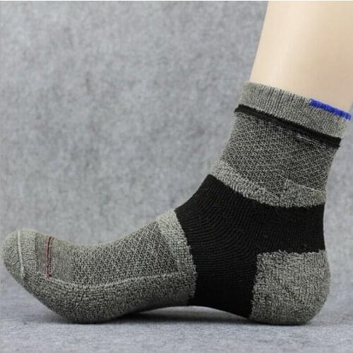 2018 New Men Elite Cycling Socks Men Bottom Compression Socks Basketball Socks Cotton Mens Outdoor Sports Socks