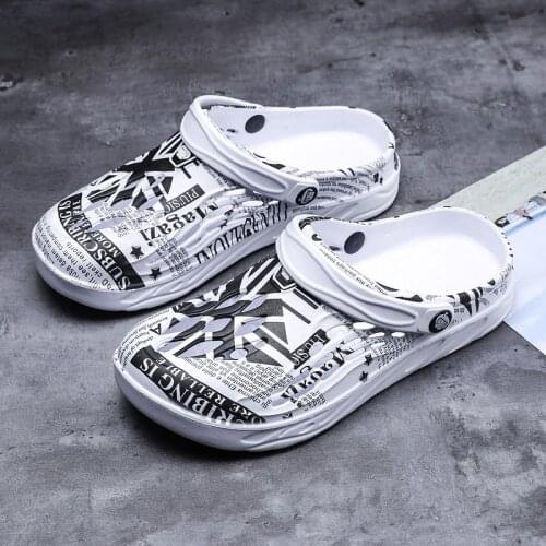 New summer casual shoes mens soft beach slippers thick bottom printing graffiti mens hole shoes slippers soft bottom Big Size