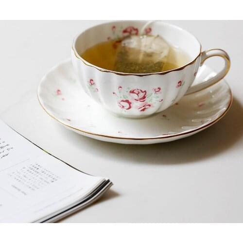 High Quality Ceramic Cup Saucer Floral Printed Retro Europe Breakfast Coffee Elegant Coffee Bone China Cups Wholesale Drinkware