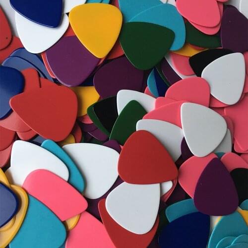 Lots of 100pcs 0.71mm Medium Celluloid Guitar Picks Plectrums Solid Colors Mixed