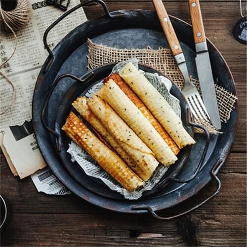 1pcs European Handcrafted Retro Metal Plate With Handle Round Wrought Vintage Storage Bread Tray Home Restaurant Decoration