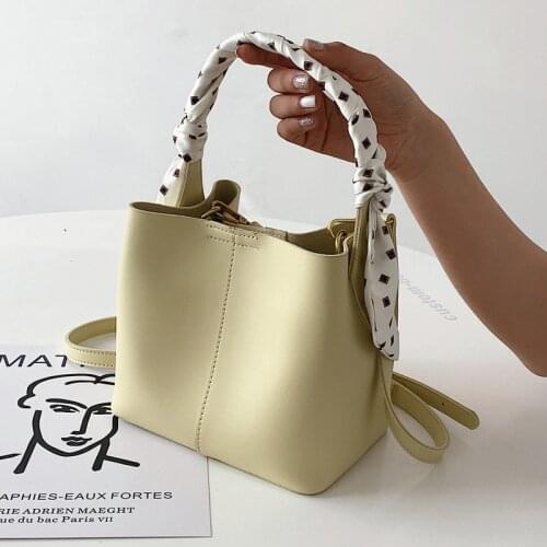 Net Red Silk Scarf Messenger Bag Female 2021 New Trendy Fashion High Sense Wild Western Style Niche One-shoulder Bucket Bag