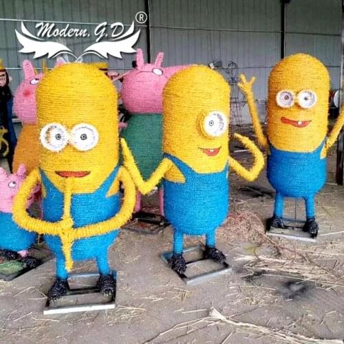 Straw sculpture in cartoon form of square