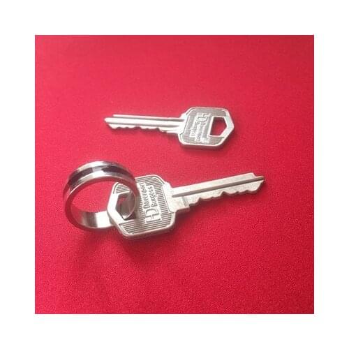 The Key by Wayne Dobson (Gimmick and Online Instruction) Magic Tricks Link Object Key Magie Close Up Accessories Prop Illusion