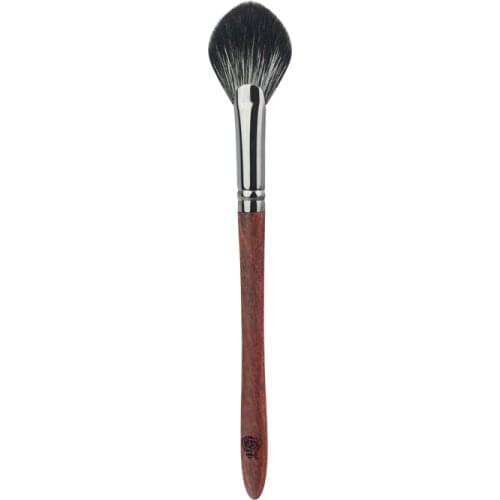 V06 Professional Handmade Makeup Brush Soft Silver Fox Hair Fan Shape Small Highlighter Brush Red Sandalwood Make Up Brushes