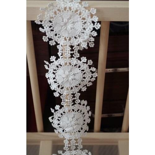 2019 Latest style off white guipure lace trim with snowflakes, French Lace venise lace trim with round floral patterns one yard