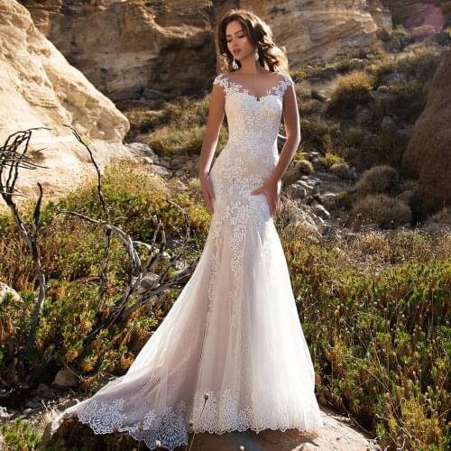 Sexy Illusion Cap Sleeve Lace Mermaid Wedding Dress 2022 Luxury Scoop Neck Appliques Button Sweep Train Trumpet Bride Gown