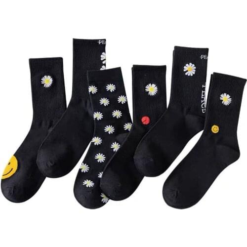2021 Daisy Socks Cool Female GD Ins Trend Male Korean Style Women High-top Socks Peace Harajuku Kawaii Socks Black Crew Socks