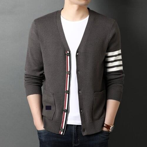 Top Grade New Autum Winter Fashion Knitted Men Cardigan Sweater Black Korean Casual Coats Jacket Mens Clothing 2021 O10