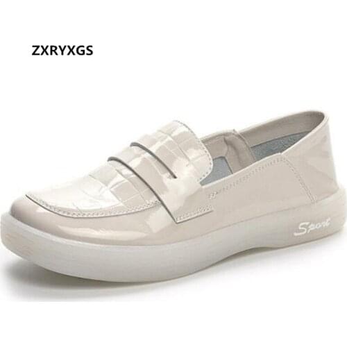 2021 New Cowhide Patent Leather Women Flats Shoes Casual Sneaker Flat Shoes Soft Sole Comfortable Woman Casual Shoes Black White