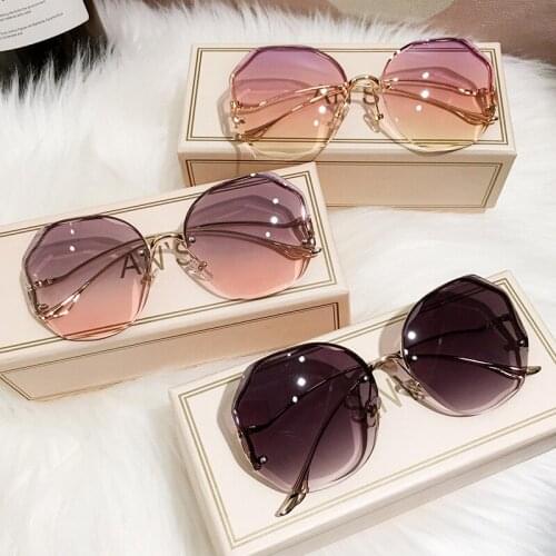 New Fashion Tea Gradient Sunglasses Women Ocean Water Cut Trimmed Lens Metal Curved Temples Sun Glasses Female UV400